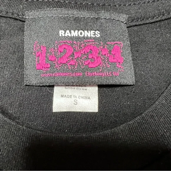 NWOT The Ramones Seal Logo Graphic T-Shirt Black Unisex Sz S - Picture 5 of 6